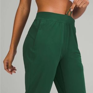 adapted state jogger “28